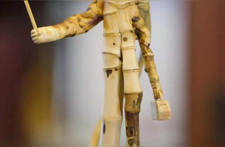 从十万根竹子中精选佳品！长沙男子用一个月时间创作了航天员竹雕作品