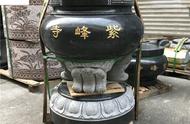 香炉：寺庙中承载香灰的重要器具