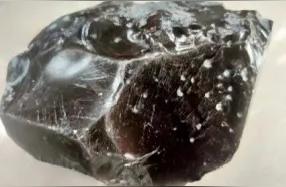 玻璃陨石：神秘的自然奇观