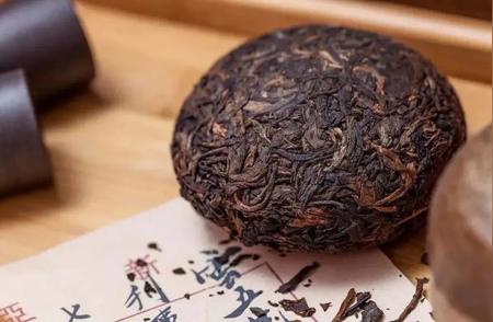 探索老茶的奥秘：如何辨认真正的陈年普洱茶？