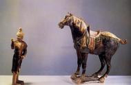 【国宝品鉴】三彩马及牵马胡俑：历史与艺术的完美融合