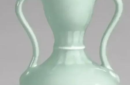 揭秘乾隆天青色束带耳葫芦瓶：千年陶瓷艺术之美