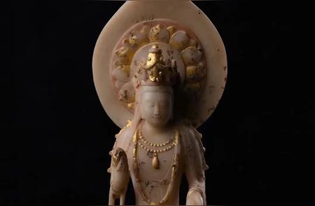 汉白玉交脚菩萨：艺术的瑰宝与信仰的象征