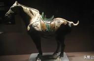 揭秘洛阳博物馆镇馆之宝：唐三彩黑釉马的历史价值