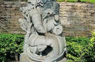 探索中国石雕艺术：十二生肖雕塑全集