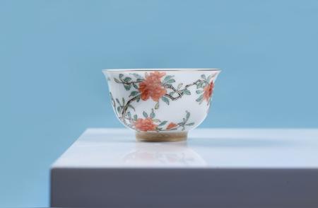 粉彩瓷：中国传统瓷艺的璀璨瑰宝