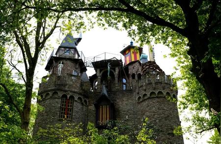 荷兰老人34年心血结晶：令人惊叹的城堡之旅