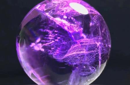 二月紫水晶：神秘与美丽的象征