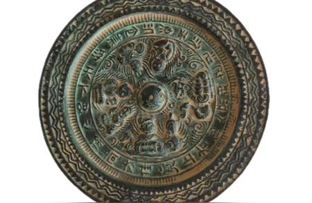 揭秘神兽青铜镜：千年文物背后的神秘故事