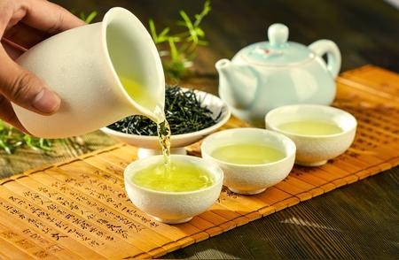饮茶的健康益处大揭秘：《茶经》与唐诗中的智慧