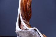 天然根抱石的艺术美感：崖柏根雕小摆件的魅力展现