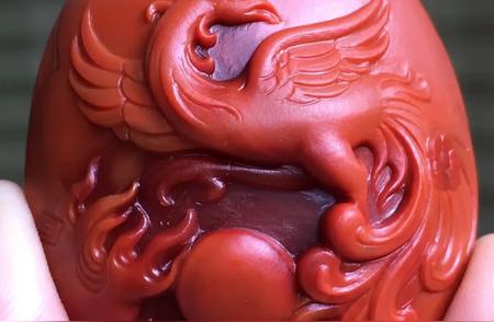 南红艺术鉴赏：朱雀雕刻收藏品与瓦西南红的魅力