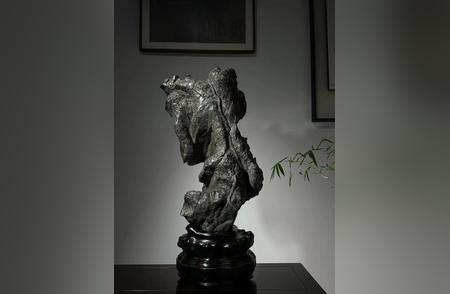 灵璧石精品：高81cm宽36cm厚27cm的艺术品