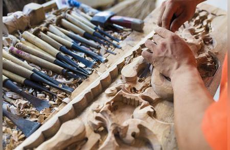 2024年成为木雕师的职业前景如何？
