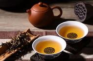 秋天饮茶，红茶与绿茶有何不同？专家解析