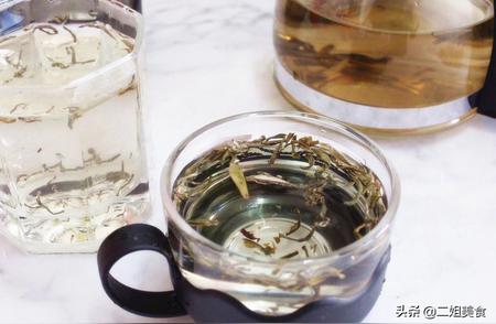 泡茶的正确步骤：先放茶叶还是先加水？