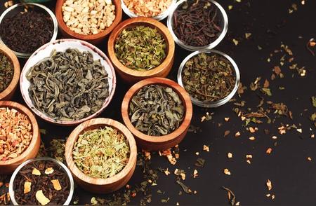 探秘茶叶：红茶与绿茶的差异及对高血压患者的影响