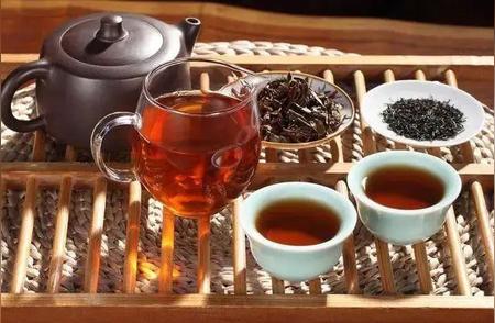 挑选云南普洱茶的终极指南：选择上佳茶叶的技巧