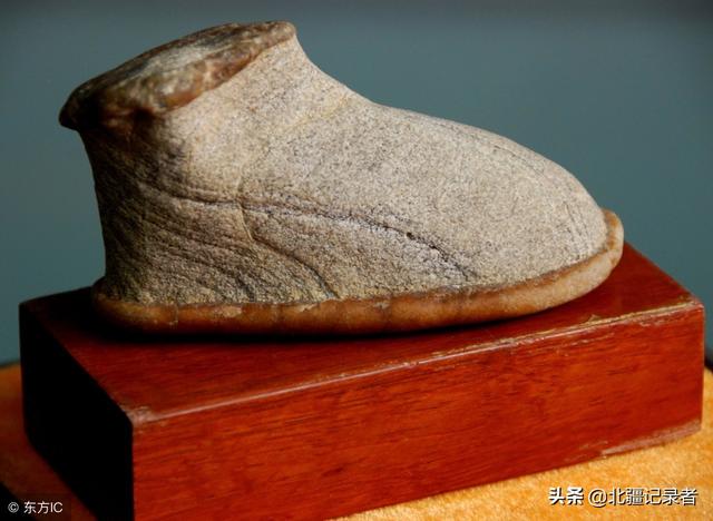 男子捡到一块“鞋子”奇石60000元不卖，如今无人问津成镇宅之宝