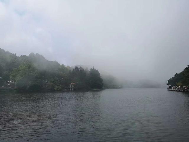 九江庐山的云雾是十分漂亮，千姿百态，云雾说来就来，说走就走