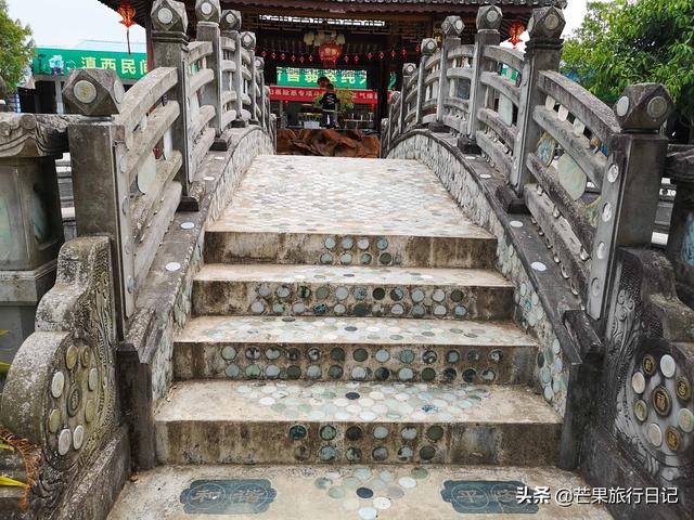 云南有一座桥，镶满了玉石翡翠，价值连城却无人偷窃，为什么呢？